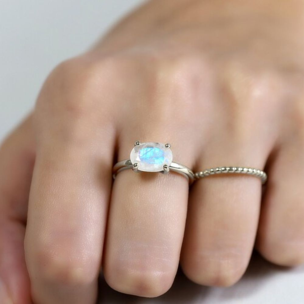 Sterling Silver Moonstone Ring - LuxuryBring