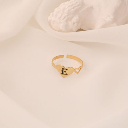 Personalized Heart Letter Engraved Ring - LuxuryBring