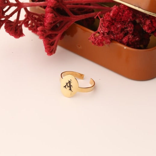 Personalized Oval Shaped Signet name Ring - LuxuryBring